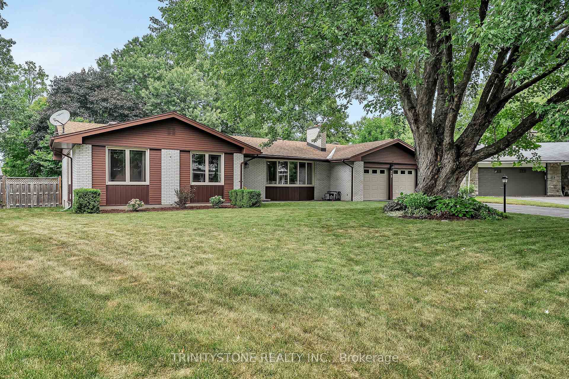 Photo 2 of 23 Mohawk Crescent, Ottawa, Bruce Farm/Graham Park/Qualicum/Bellands — HOMEH