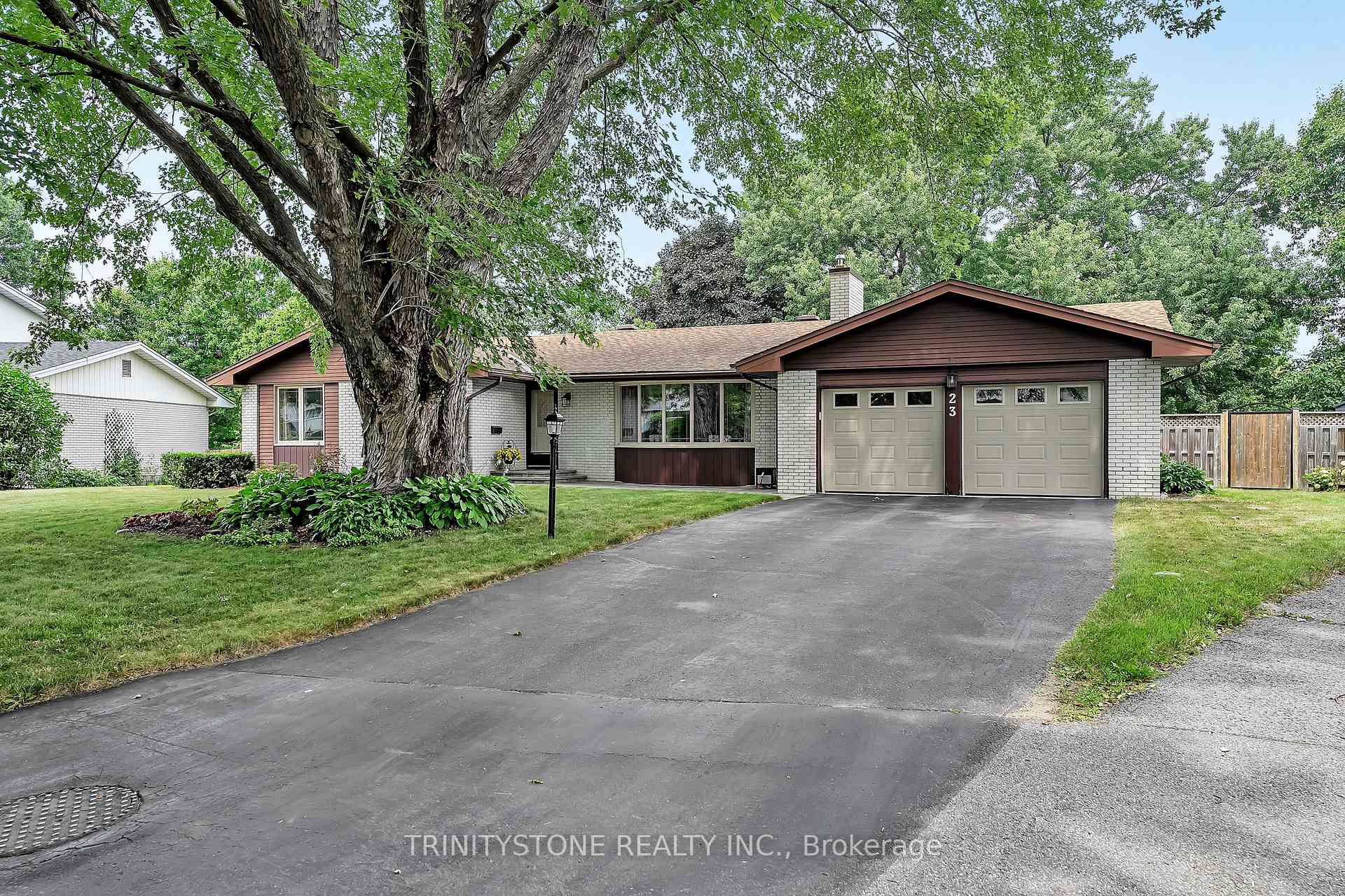 Photo 3 of 23 Mohawk Crescent, Ottawa, Bruce Farm/Graham Park/Qualicum/Bellands — HOMEH