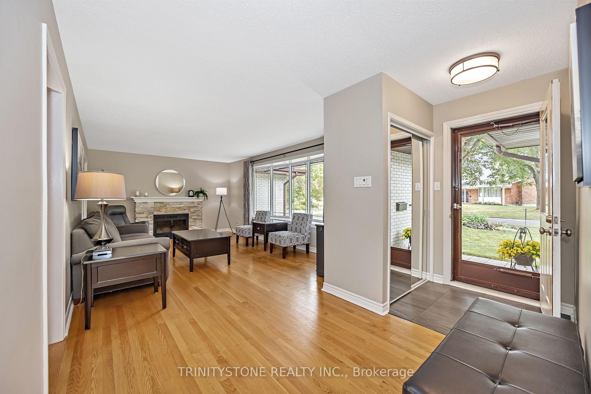 Photo 6 of 23 Mohawk Crescent, Ottawa, Bruce Farm/Graham Park/Qualicum/Bellands — HOMEH