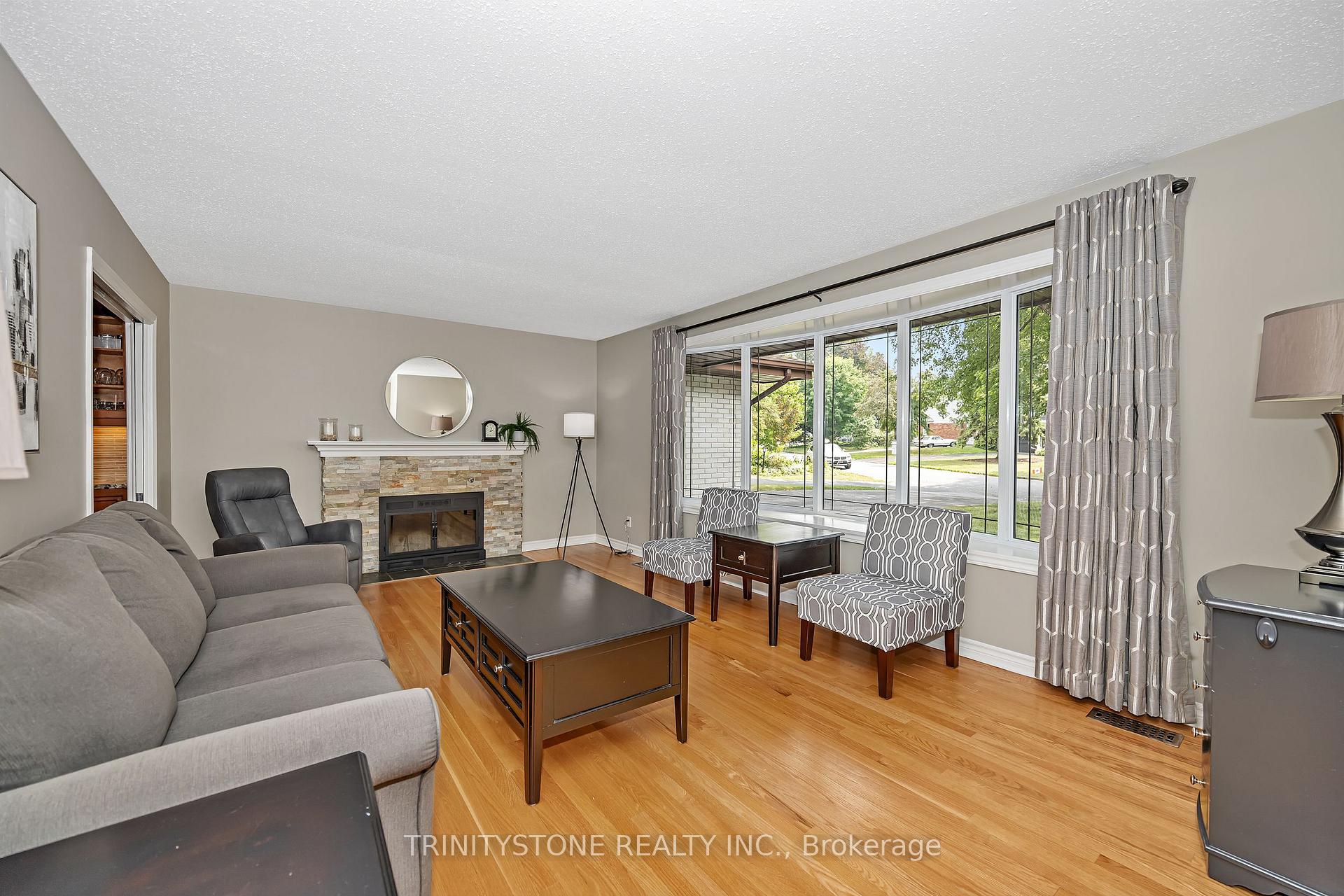Photo 7 of 23 Mohawk Crescent, Ottawa, Bruce Farm/Graham Park/Qualicum/Bellands — HOMEH