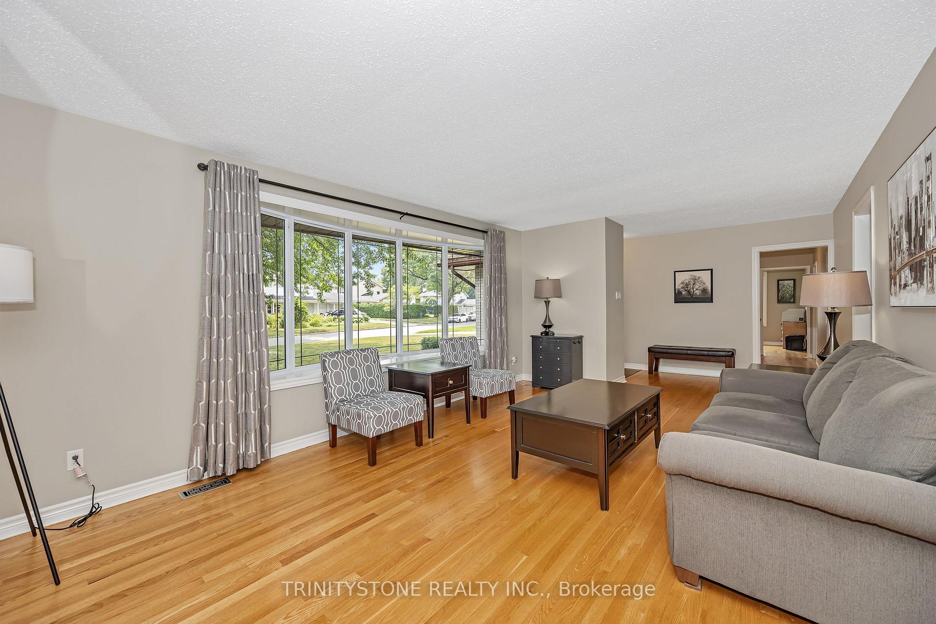 Photo 8 of 23 Mohawk Crescent, Ottawa, Bruce Farm/Graham Park/Qualicum/Bellands — HOMEH