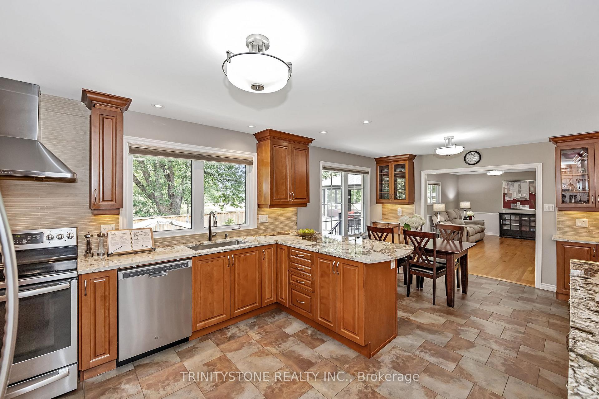 Photo 10 of 23 Mohawk Crescent, Ottawa, Bruce Farm/Graham Park/Qualicum/Bellands — HOMEH