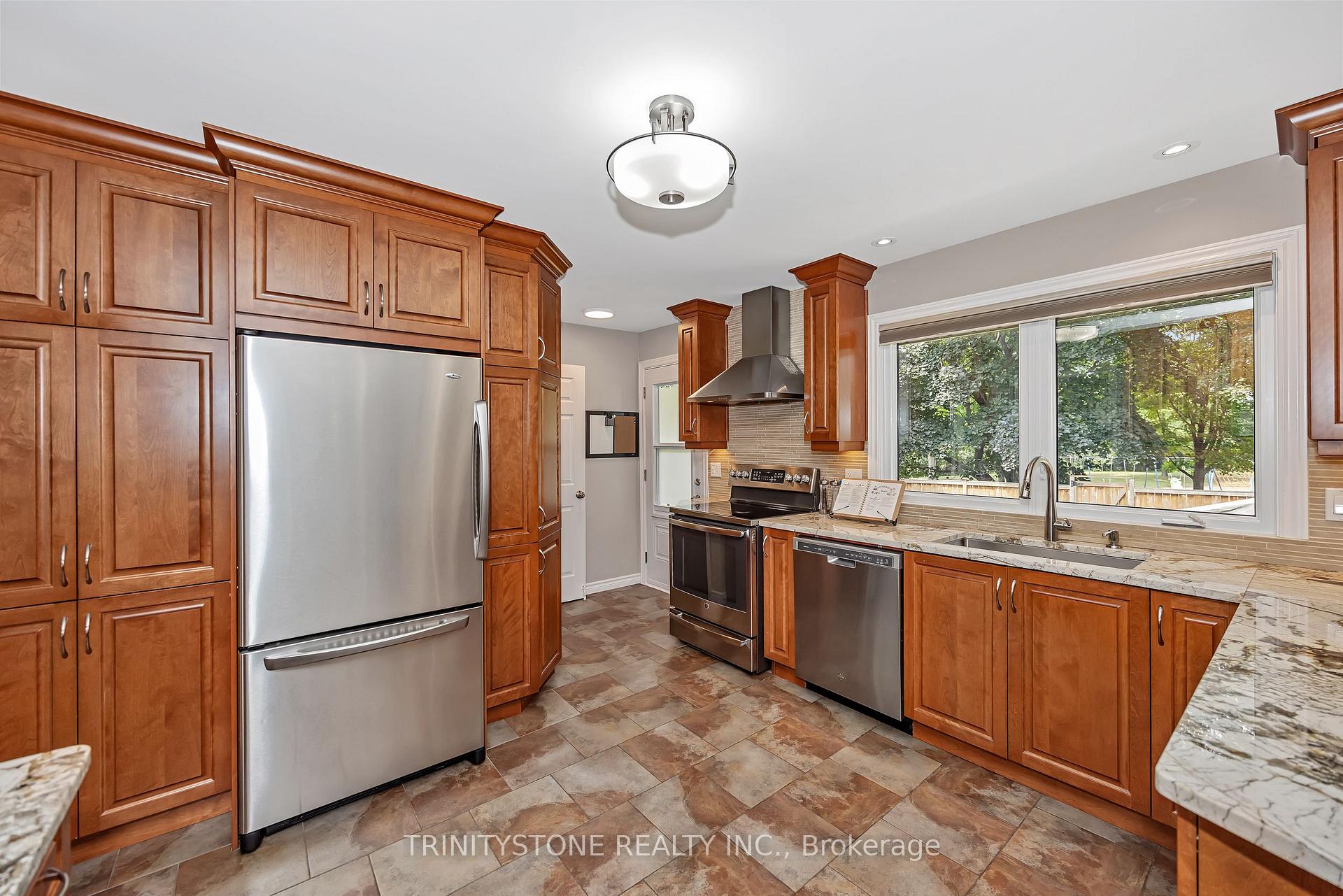Photo 11 of 23 Mohawk Crescent, Ottawa, Bruce Farm/Graham Park/Qualicum/Bellands — HOMEH