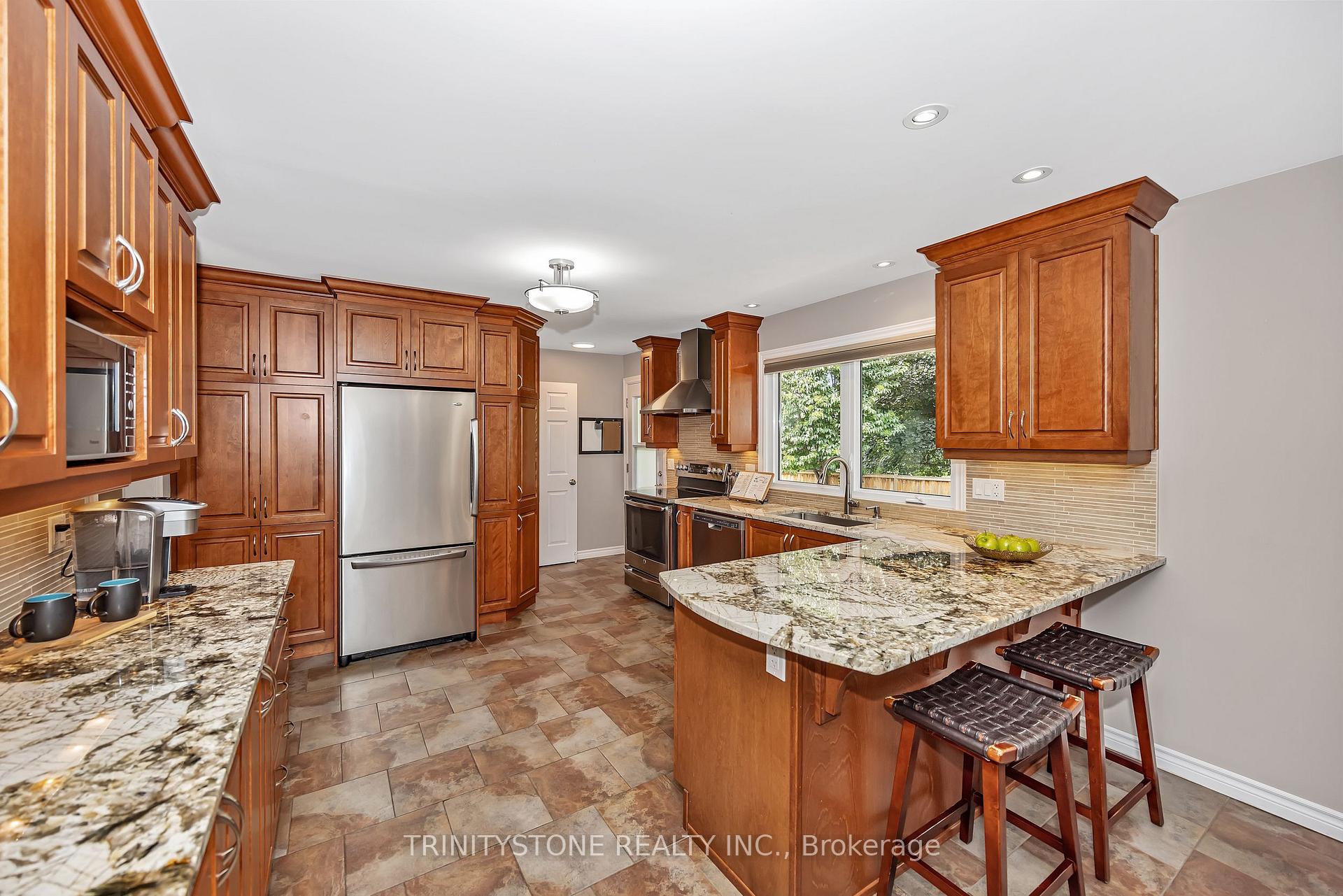 Photo 12 of 23 Mohawk Crescent, Ottawa, Bruce Farm/Graham Park/Qualicum/Bellands — HOMEH