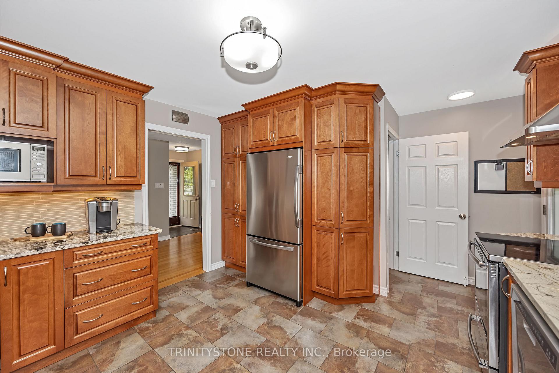Photo 13 of 23 Mohawk Crescent, Ottawa, Bruce Farm/Graham Park/Qualicum/Bellands — HOMEH