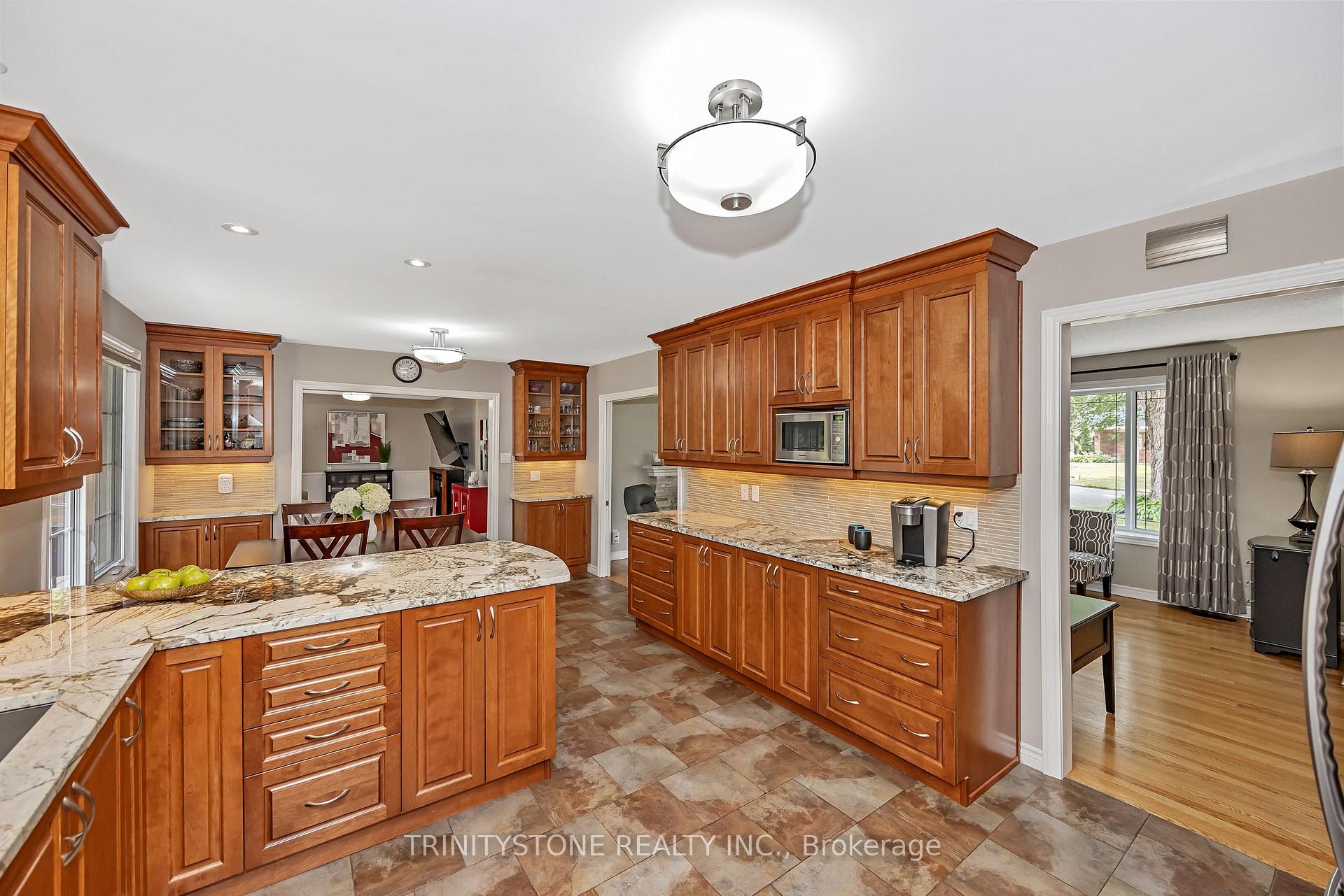 Photo 14 of 23 Mohawk Crescent, Ottawa, Bruce Farm/Graham Park/Qualicum/Bellands — HOMEH