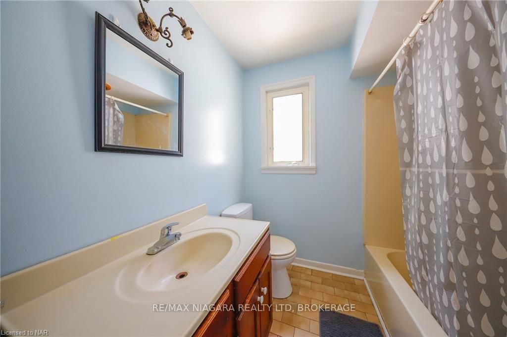 Photo 5 of 125 Haig Street, St. Catharines, Haig — HOMEH