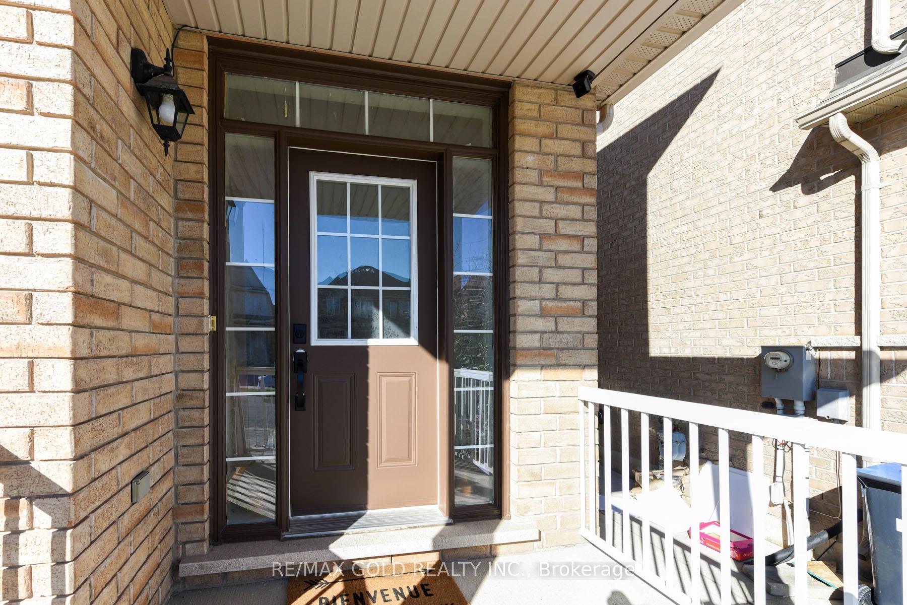 Photo 2 of 86 Crumlin Crescent, Brampton, Credit Valley — HOMEH