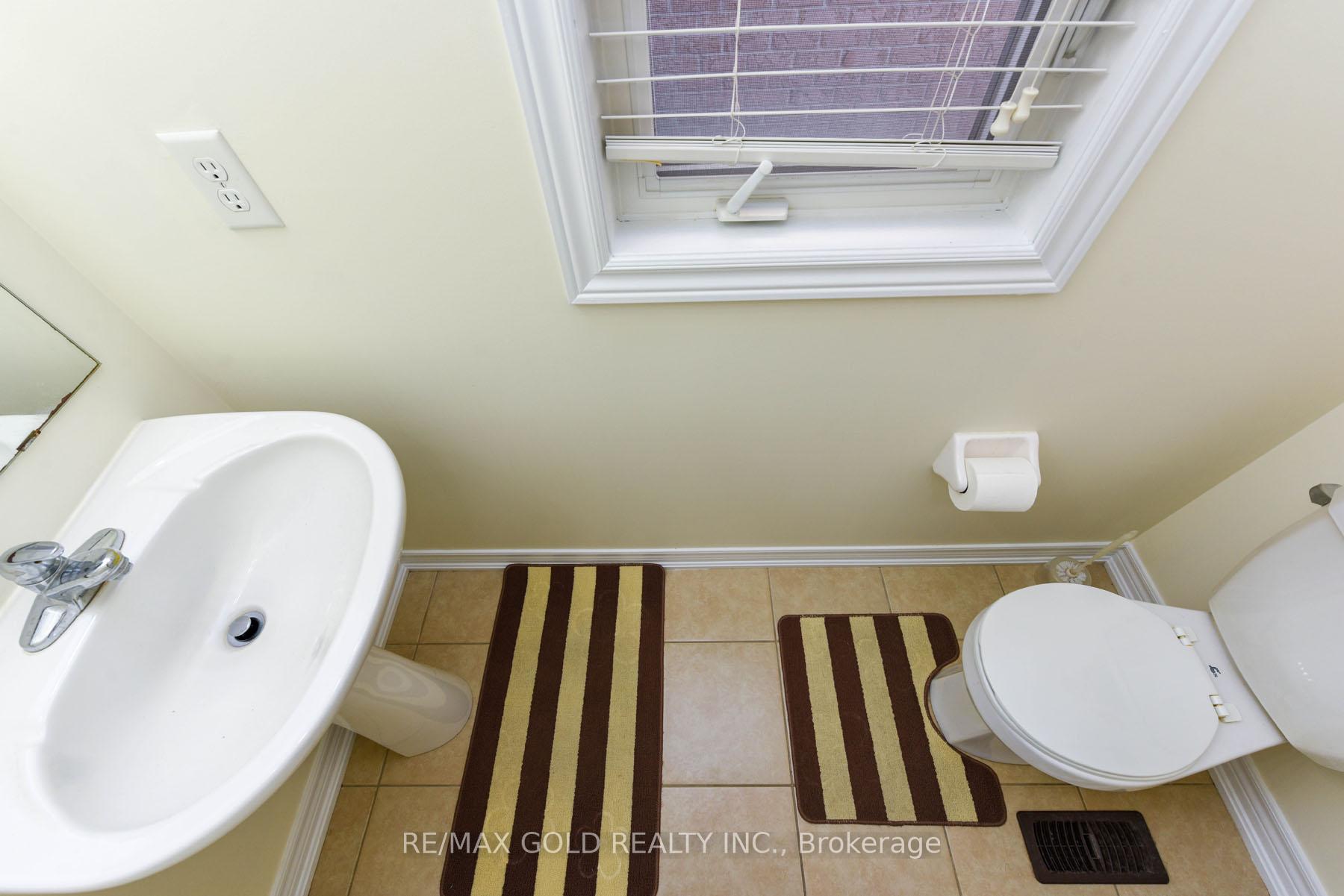Photo 5 of 86 Crumlin Crescent, Brampton, Credit Valley — HOMEH