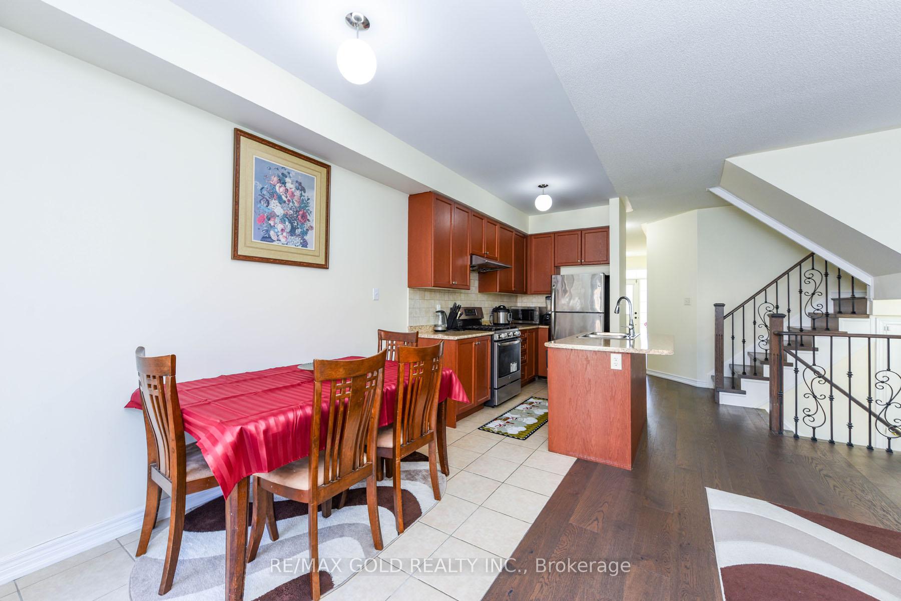 Photo 6 of 86 Crumlin Crescent, Brampton, Credit Valley — HOMEH