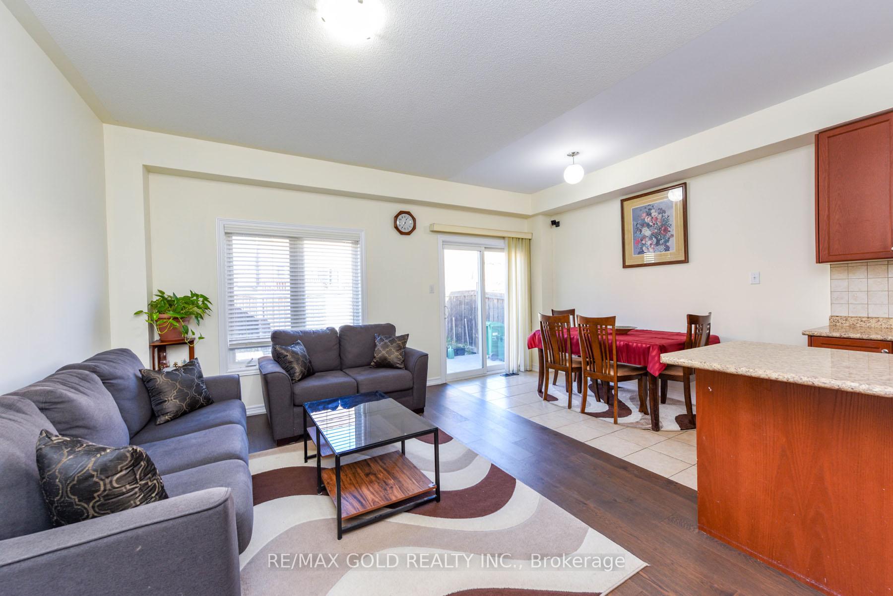 Photo 7 of 86 Crumlin Crescent, Brampton, Credit Valley — HOMEH