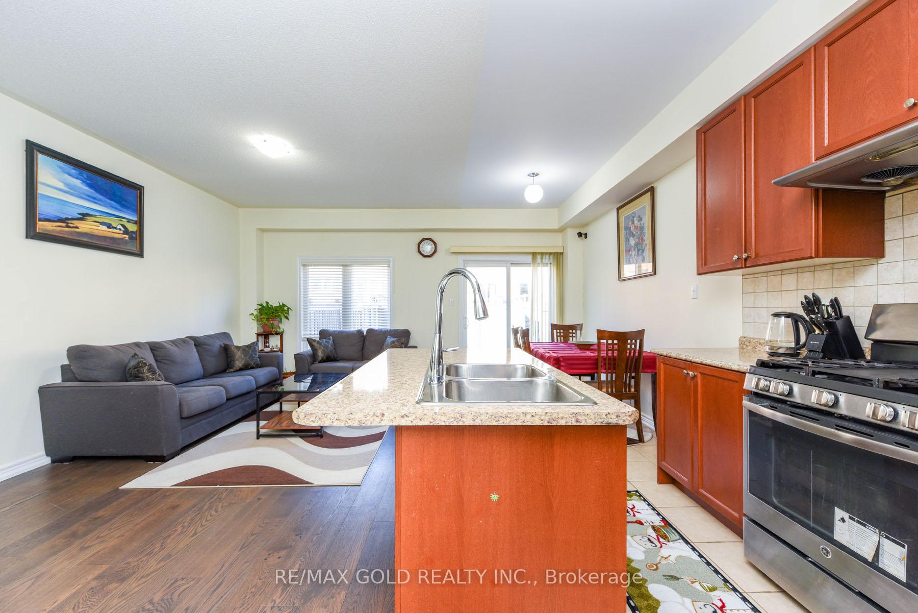 Photo 9 of 86 Crumlin Crescent, Brampton, Credit Valley — HOMEH