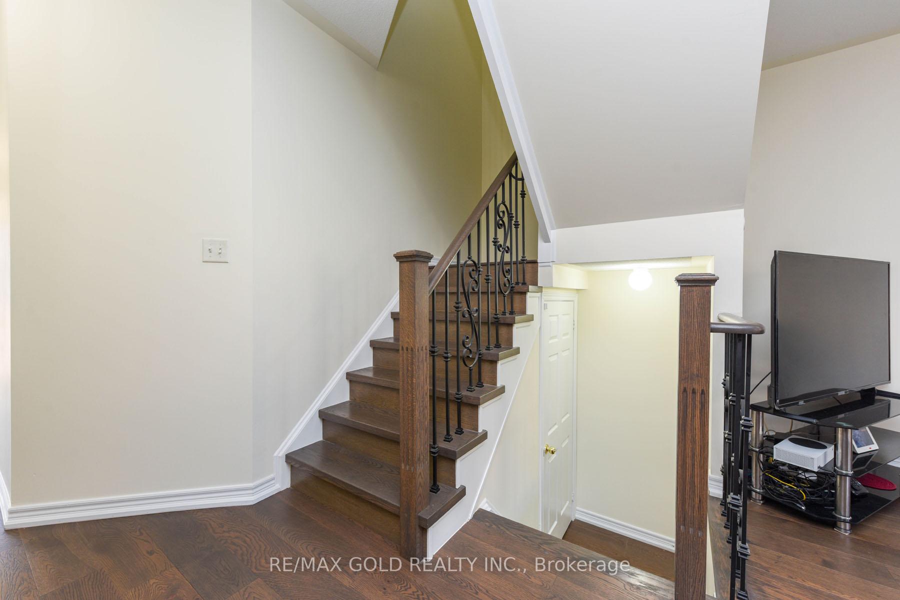 Photo 11 of 86 Crumlin Crescent, Brampton, Credit Valley — HOMEH