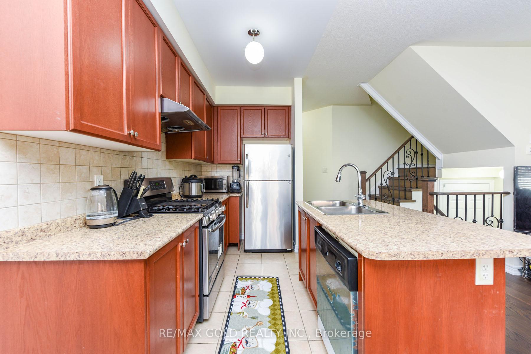 Photo 13 of 86 Crumlin Crescent, Brampton, Credit Valley — HOMEH