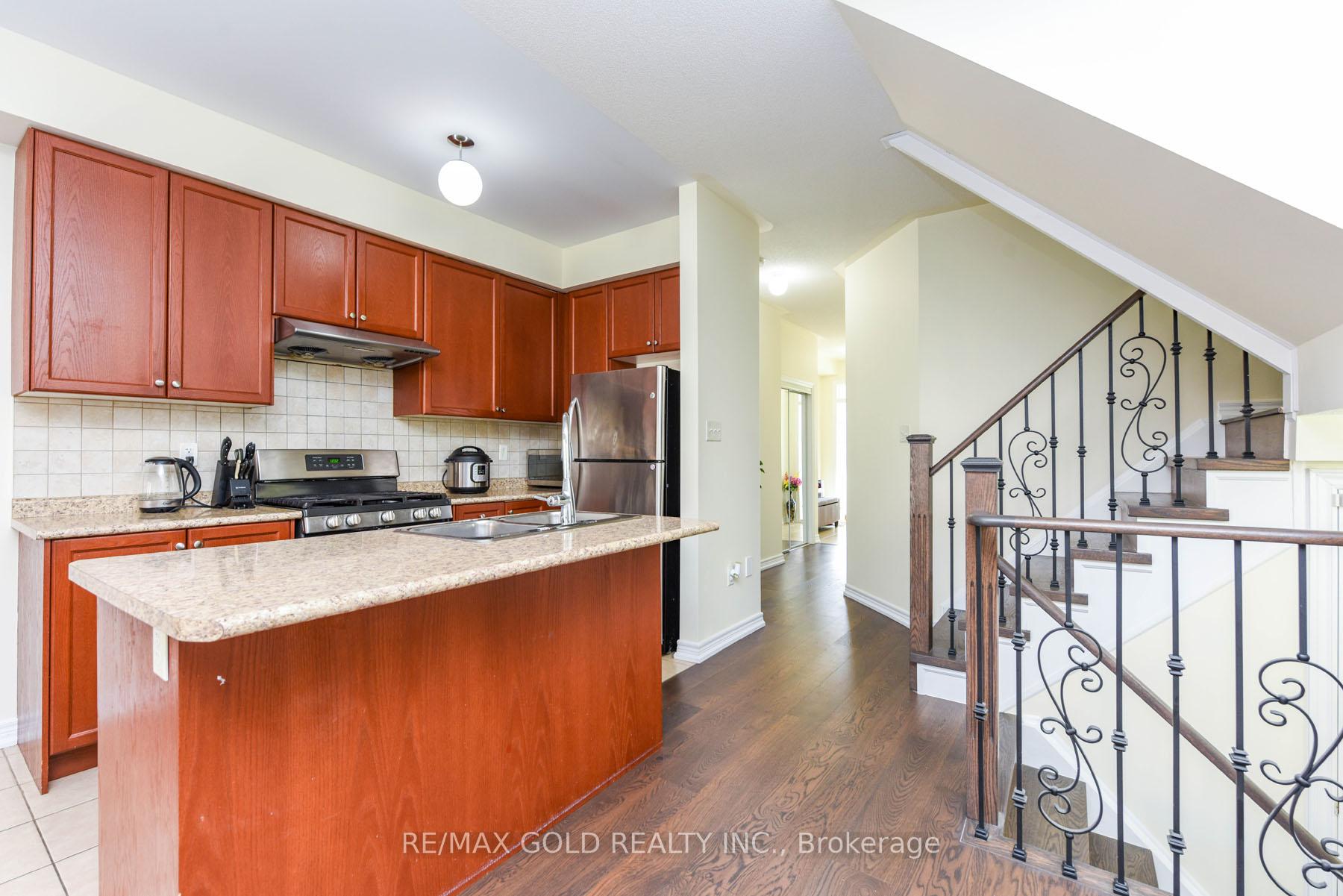 Photo 14 of 86 Crumlin Crescent, Brampton, Credit Valley — HOMEH