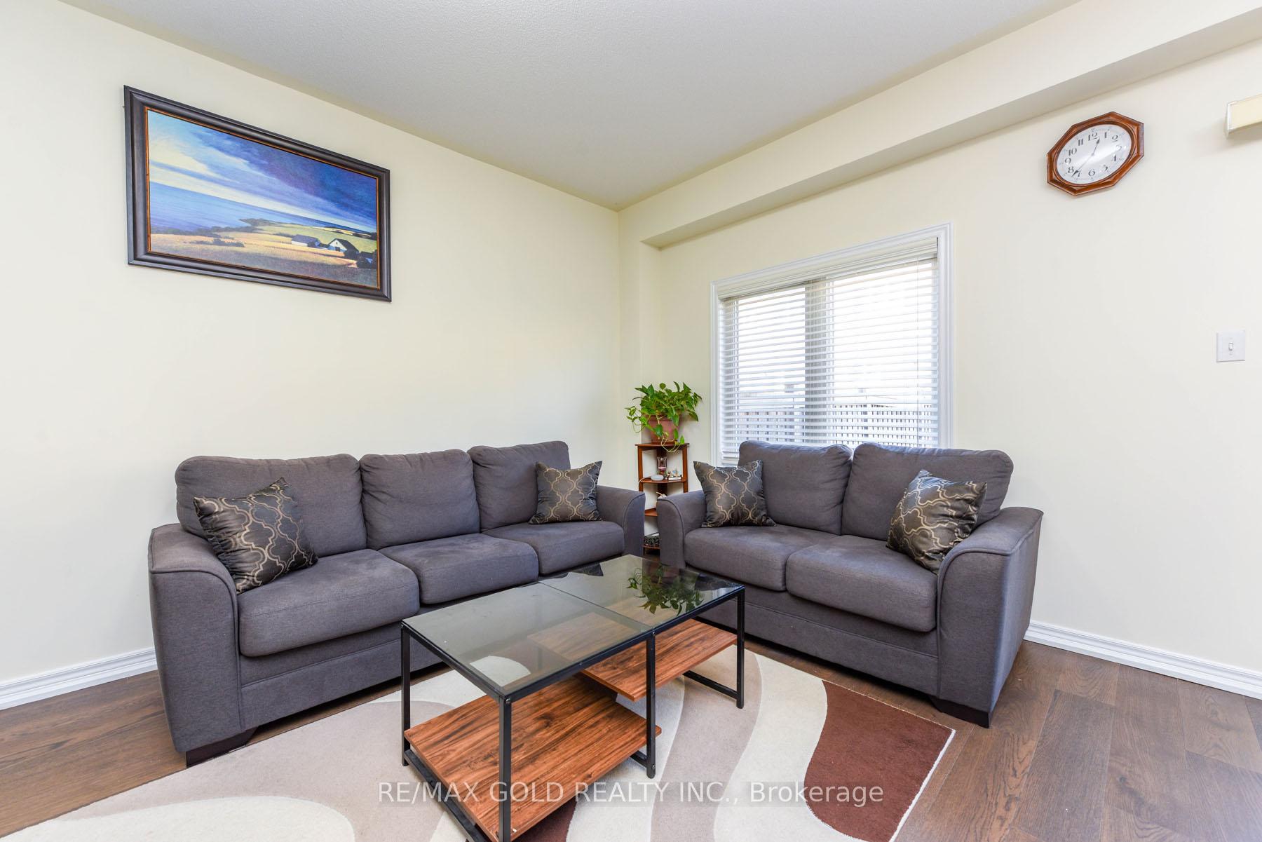 Photo 16 of 86 Crumlin Crescent, Brampton, Credit Valley — HOMEH