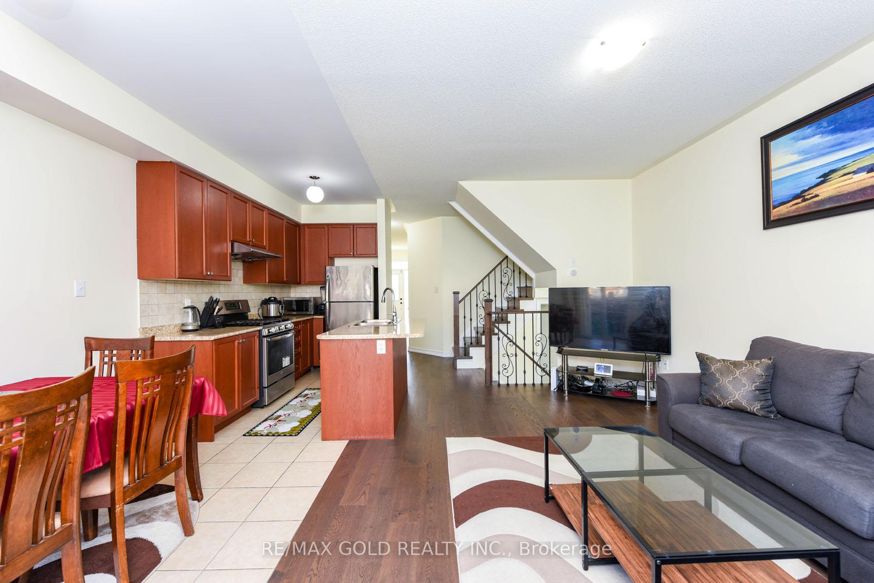 Photo 17 of 86 Crumlin Crescent, Brampton, Credit Valley — HOMEH