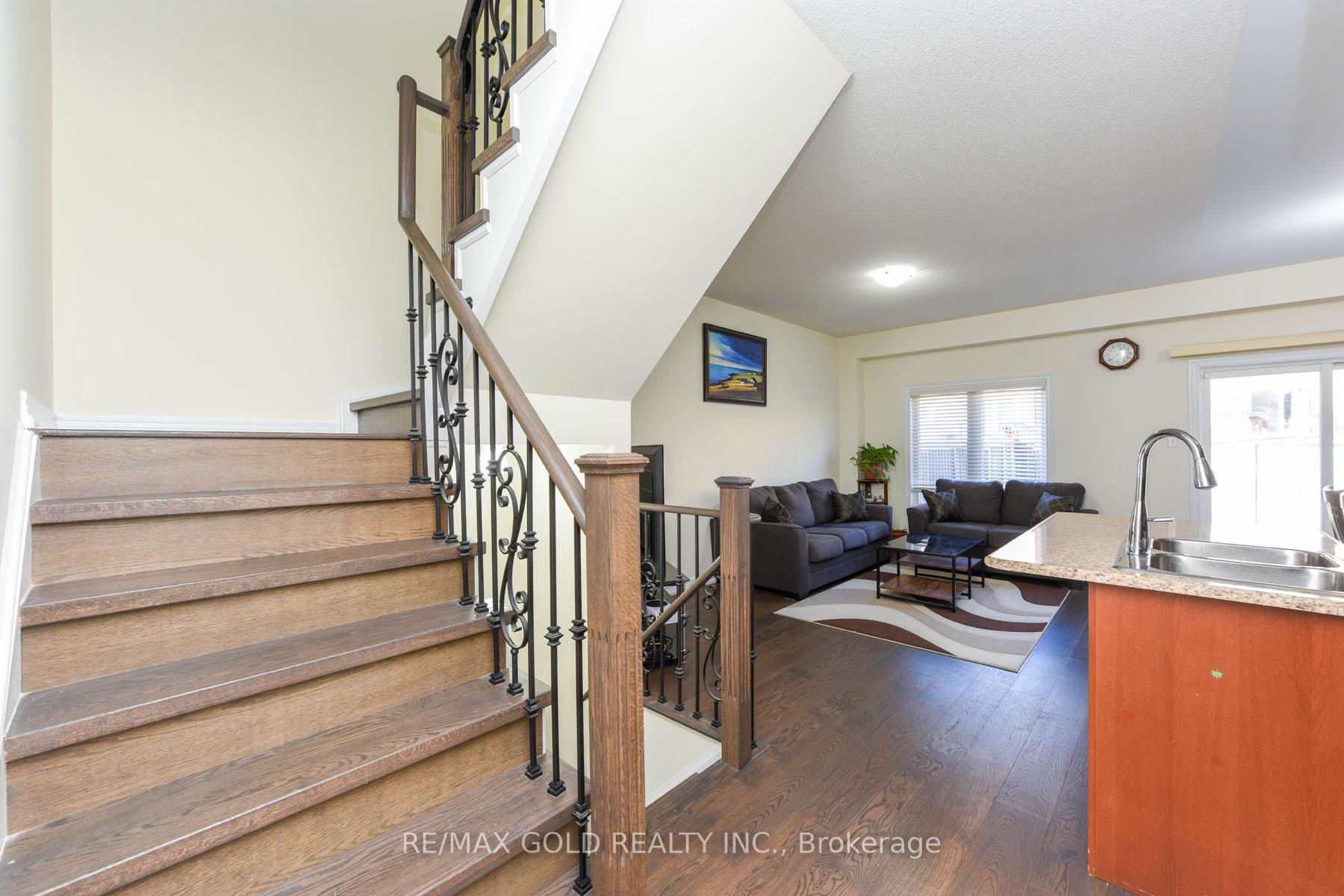 Photo 18 of 86 Crumlin Crescent, Brampton, Credit Valley — HOMEH