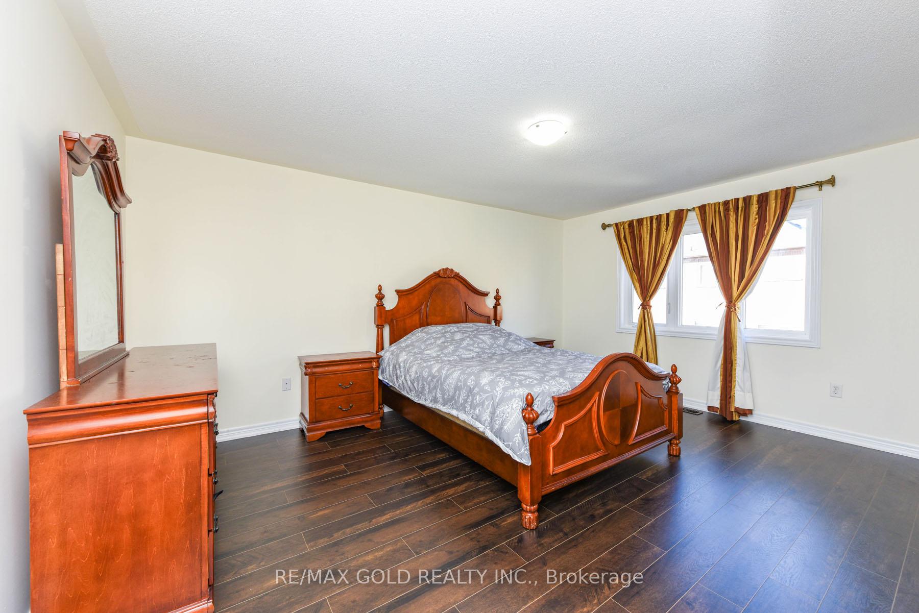 Photo 21 of 86 Crumlin Crescent, Brampton, Credit Valley — HOMEH