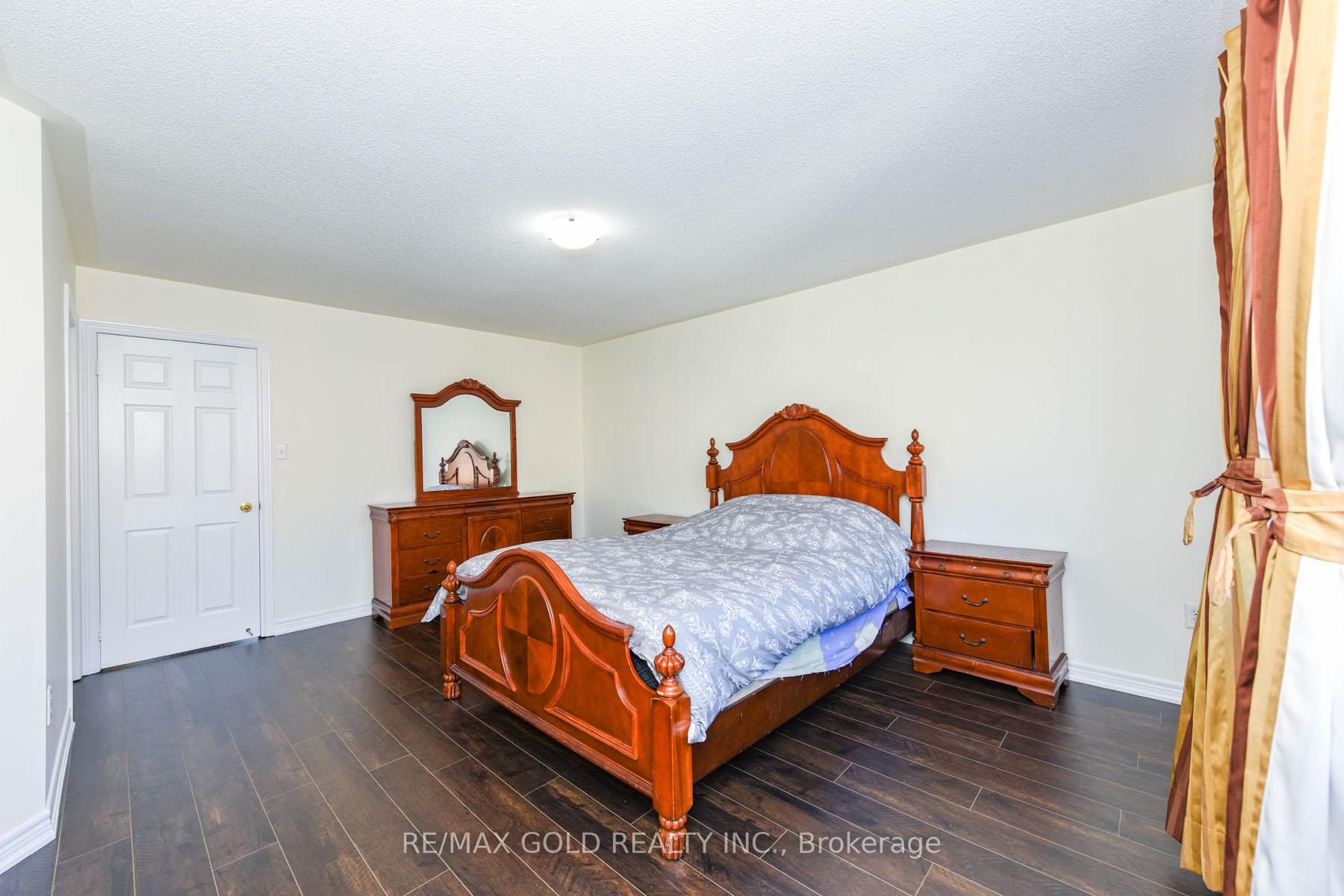 Photo 23 of 86 Crumlin Crescent, Brampton, Credit Valley — HOMEH
