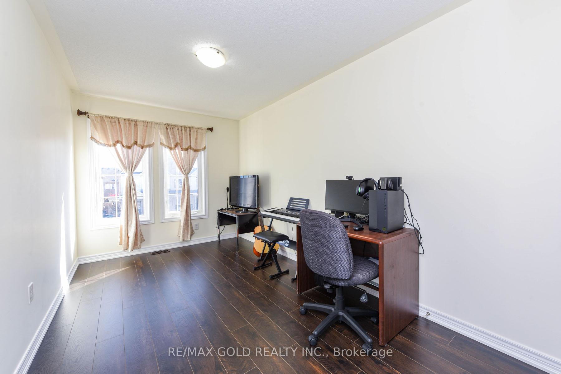 Photo 29 of 86 Crumlin Crescent, Brampton, Credit Valley — HOMEH
