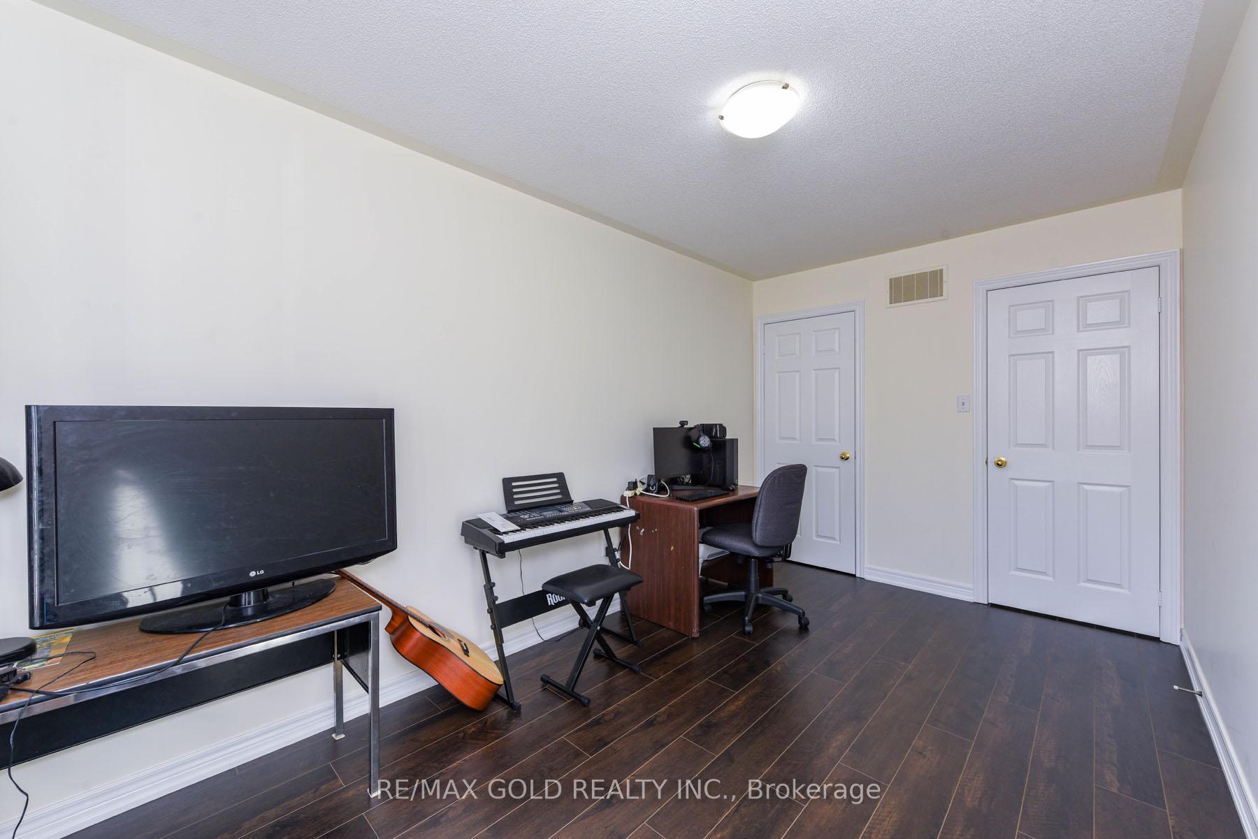 Photo 30 of 86 Crumlin Crescent, Brampton, Credit Valley — HOMEH
