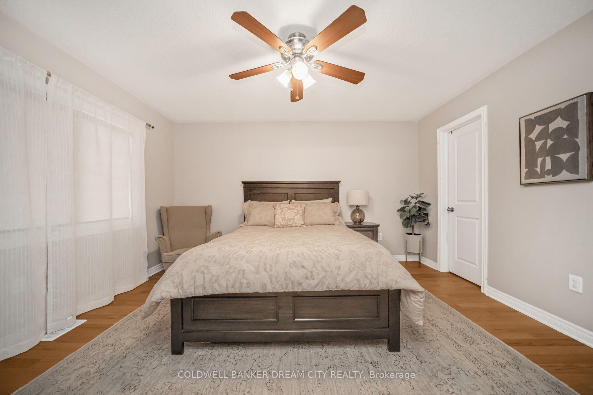 Photo 15 of 14 Ivor Crescent, Brampton, Northwest Brampton — HOMEH
