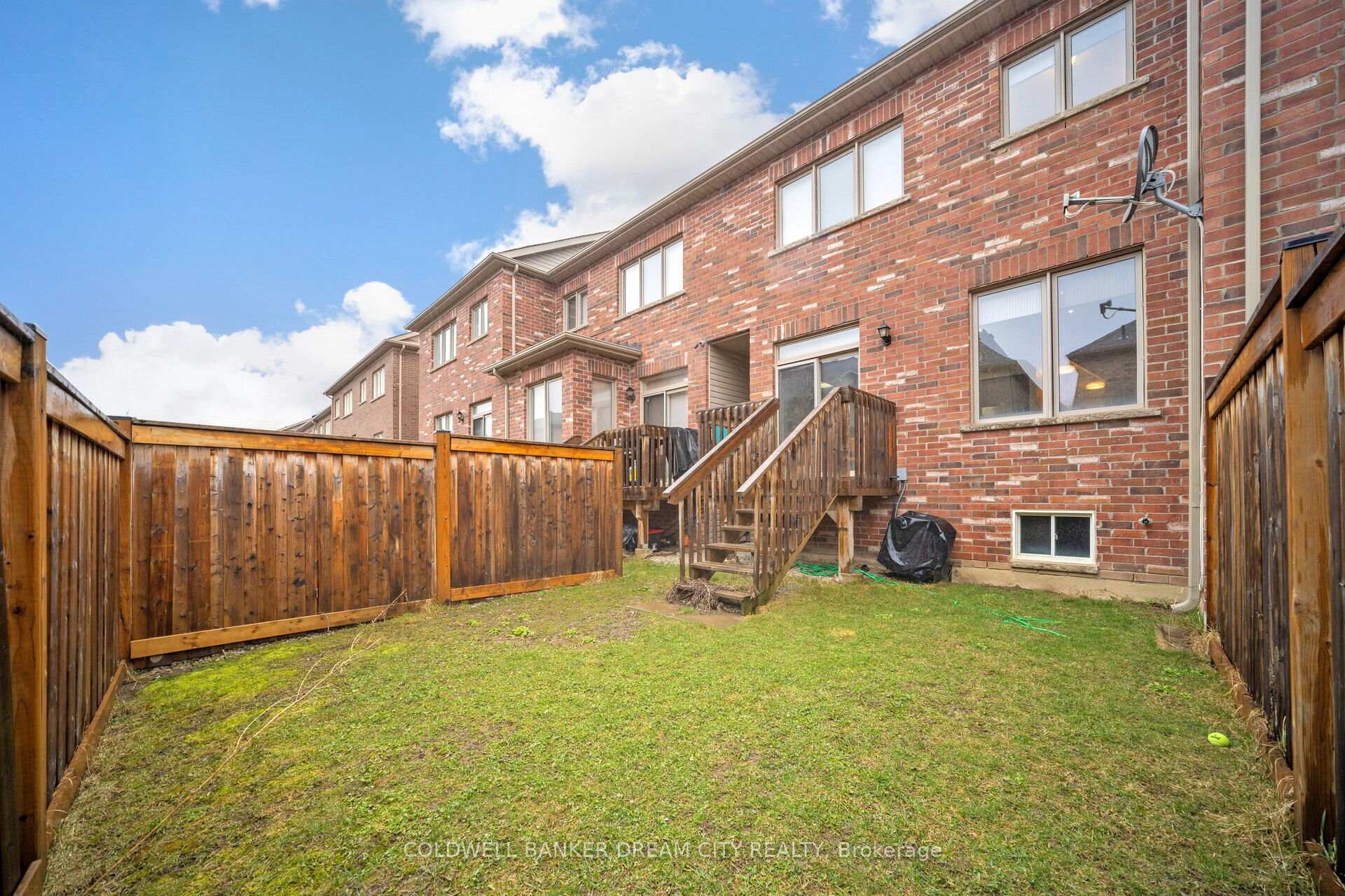 Photo 32 of 14 Ivor Crescent, Brampton, Northwest Brampton — HOMEH