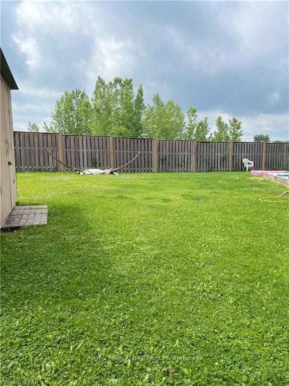 Photo 6 of 41 Colonel Lyall Street, St. Catharines, Secord Woods — HOMEH