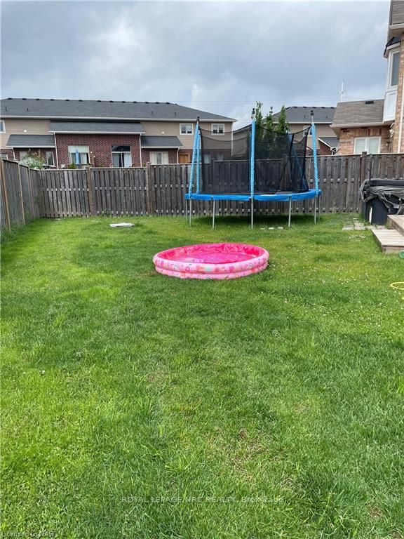 Photo 7 of 41 Colonel Lyall Street, St. Catharines, Secord Woods — HOMEH