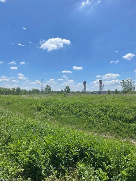 Photo 9 of 41 Colonel Lyall Street, St. Catharines, Secord Woods — HOMEH