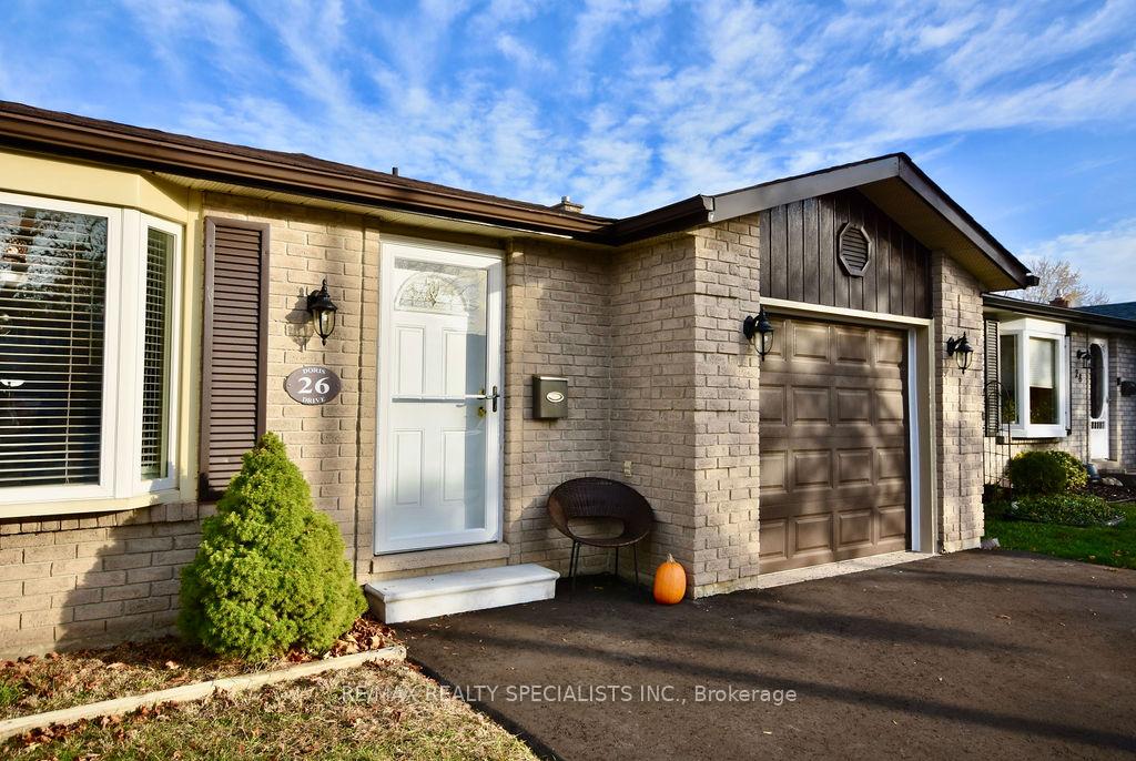 Photo 2 of 26 Doris Drive, Barrie, Allandale Heights — HOMEH