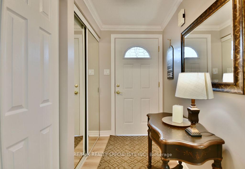 Photo 3 of 26 Doris Drive, Barrie, Allandale Heights — HOMEH