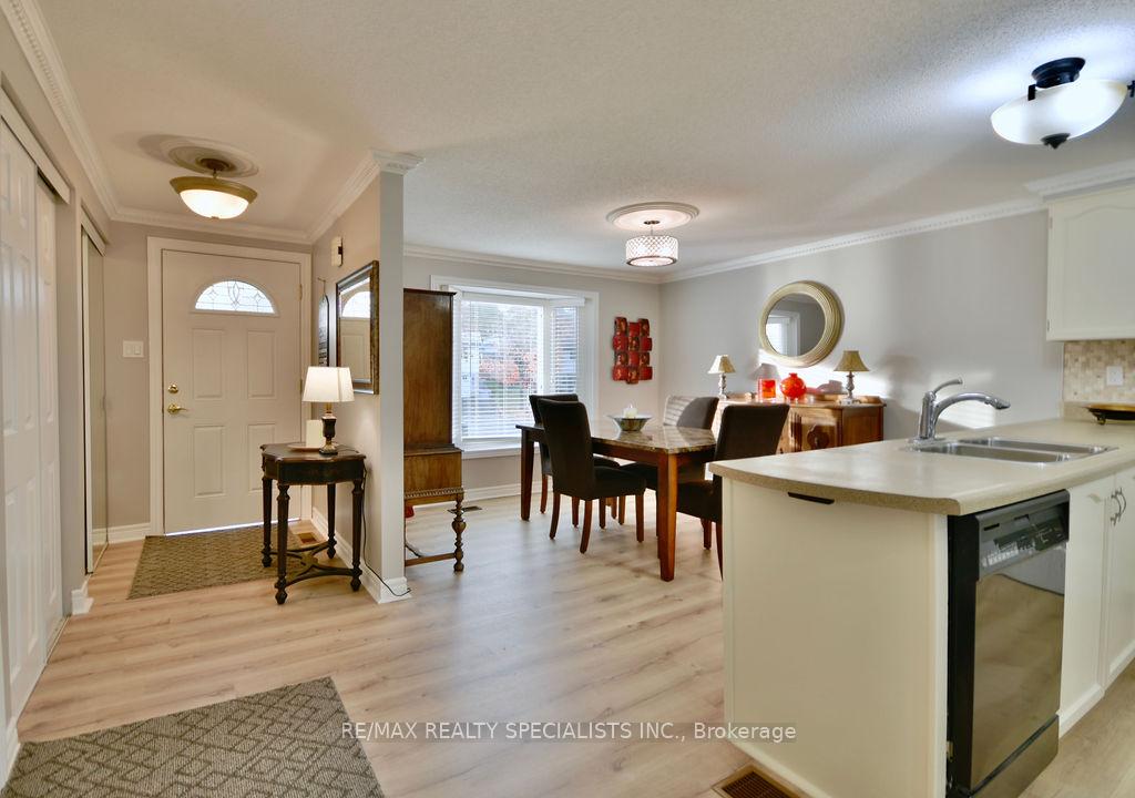 Photo 4 of 26 Doris Drive, Barrie, Allandale Heights — HOMEH