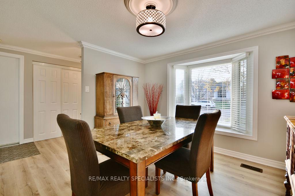 Photo 5 of 26 Doris Drive, Barrie, Allandale Heights — HOMEH