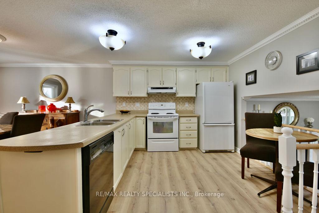 Photo 7 of 26 Doris Drive, Barrie, Allandale Heights — HOMEH