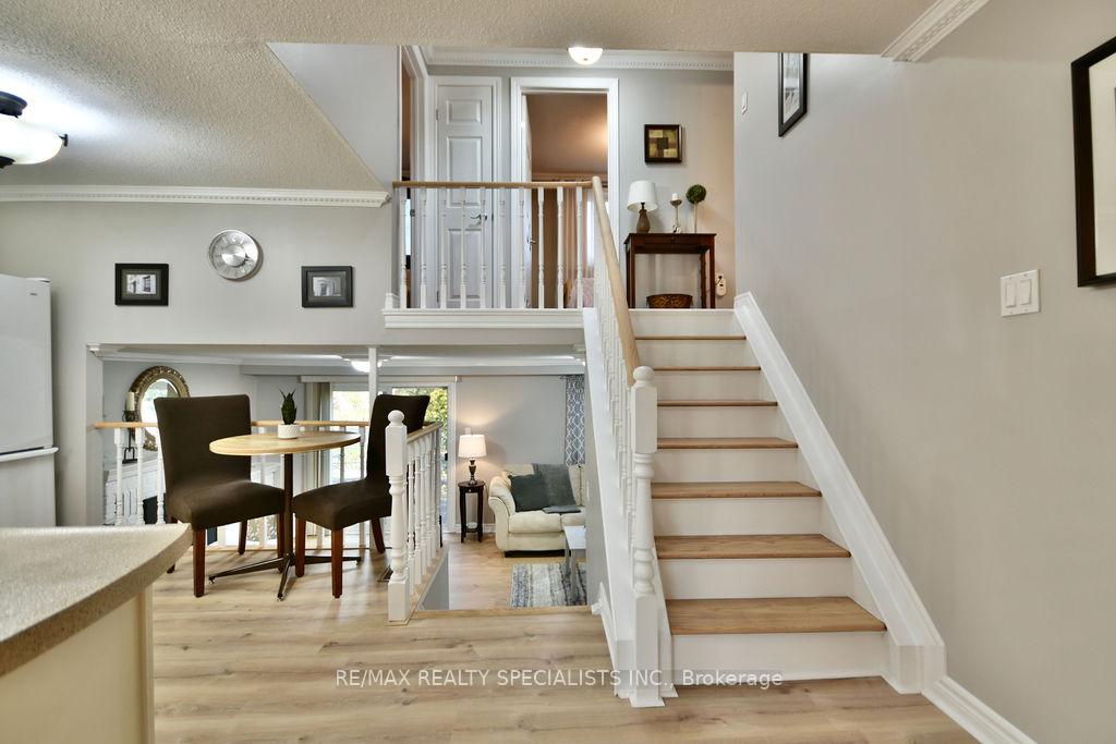 Photo 11 of 26 Doris Drive, Barrie, Allandale Heights — HOMEH