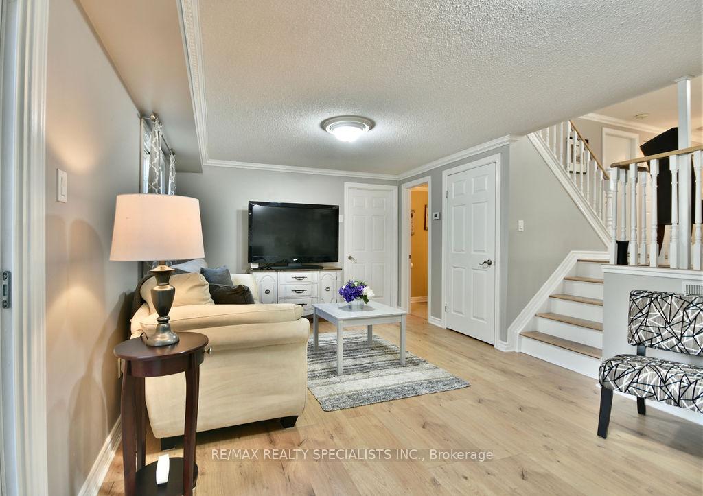 Photo 16 of 26 Doris Drive, Barrie, Allandale Heights — HOMEH
