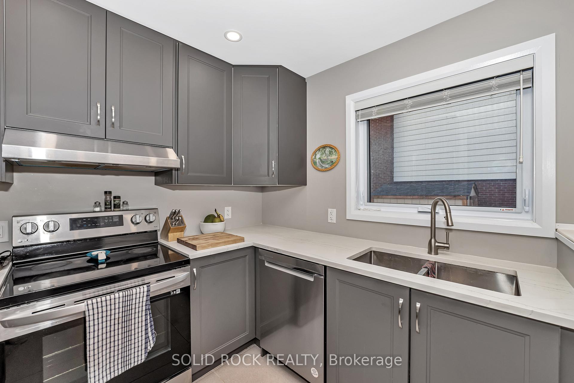 Photo 12 of 1229 Erindale Drive, Ottawa, Copeland Park — HOMEH