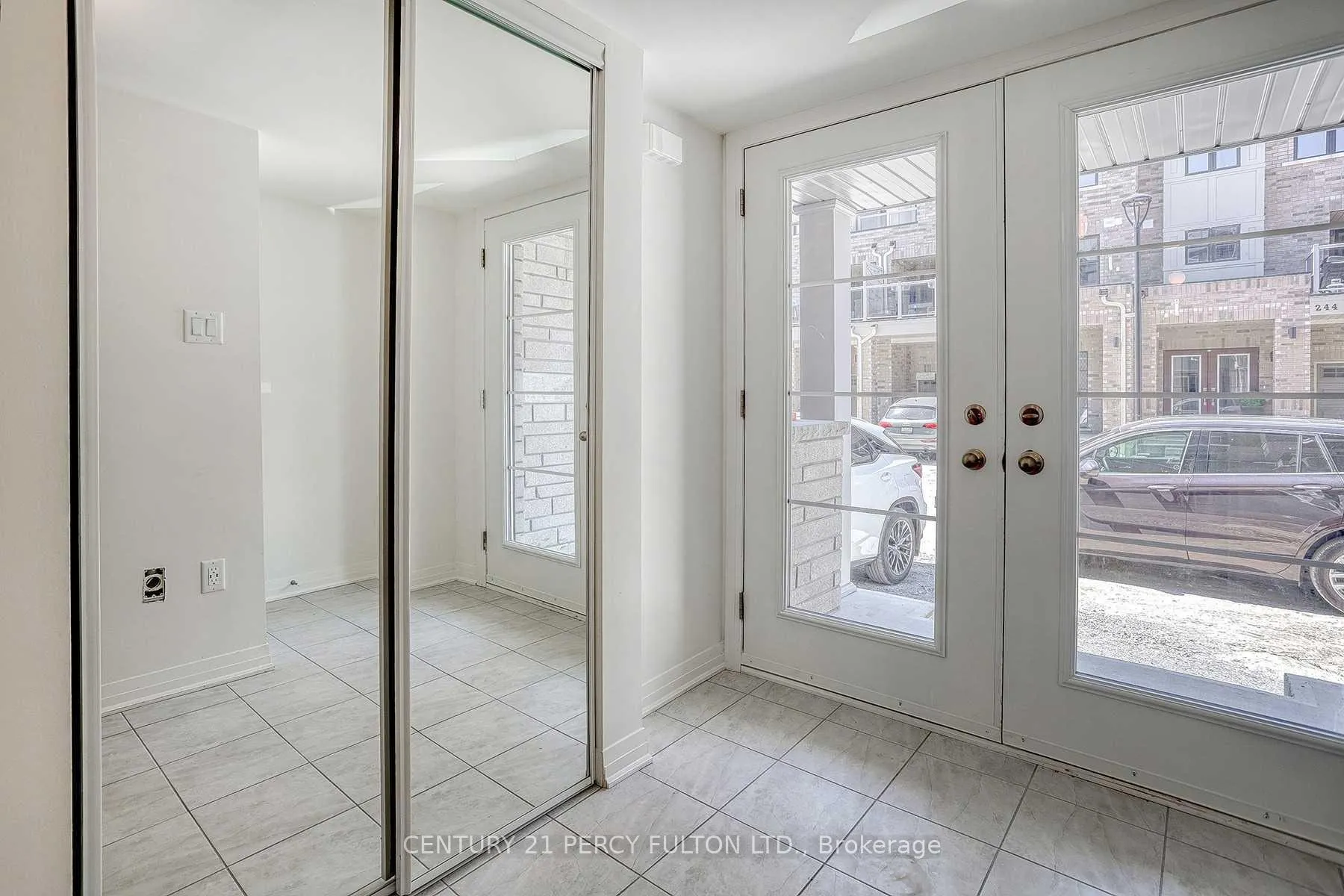 Photo 2 of 253 Lord Elgin Lane, Clarington, Bowmanville — HOMEH