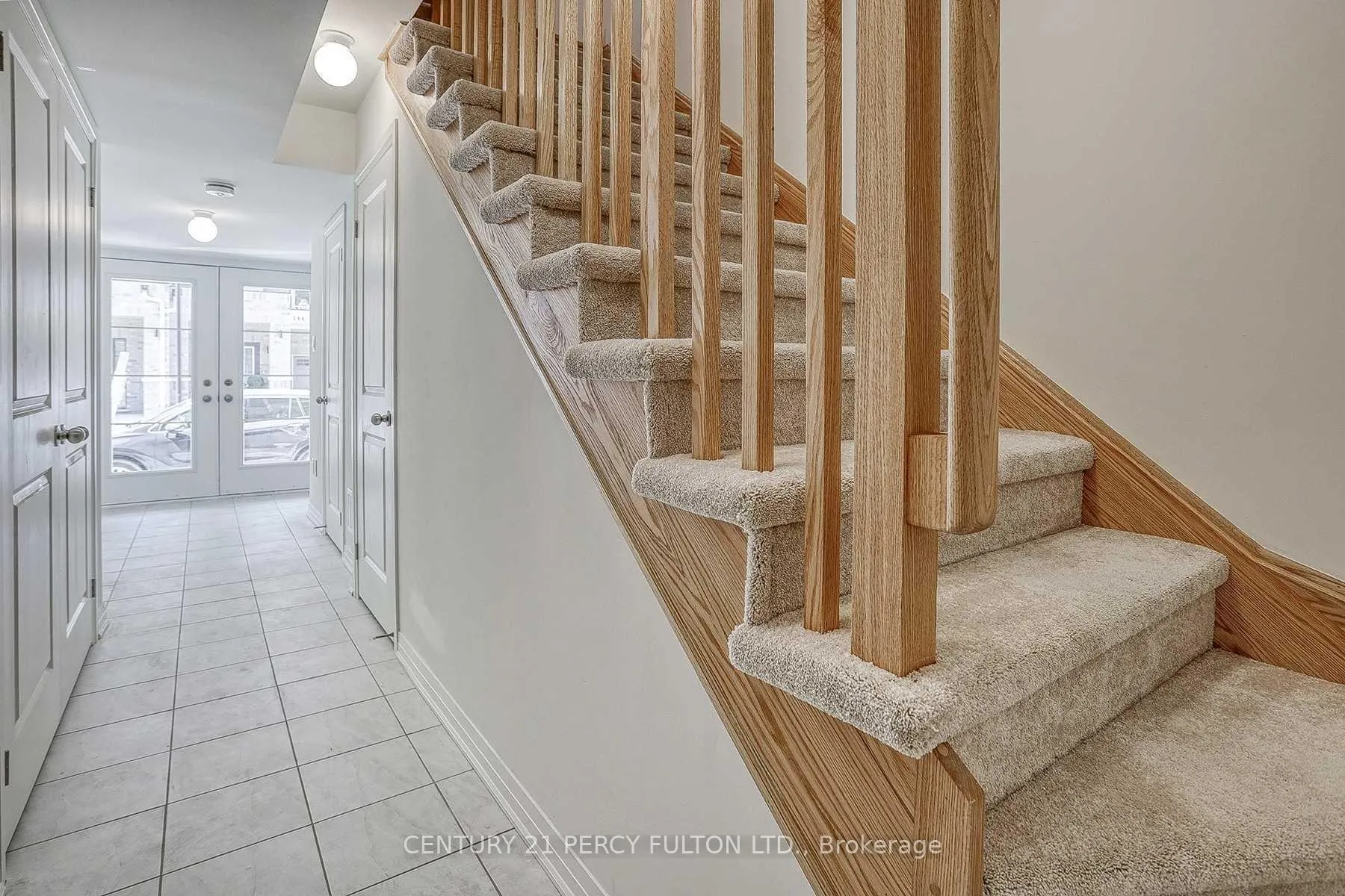Photo 4 of 253 Lord Elgin Lane, Clarington, Bowmanville — HOMEH