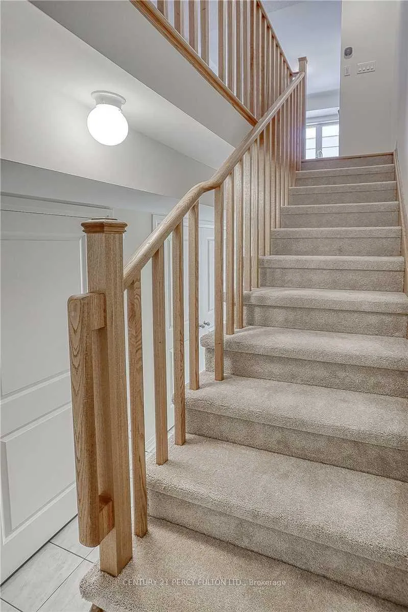 Photo 5 of 253 Lord Elgin Lane, Clarington, Bowmanville — HOMEH