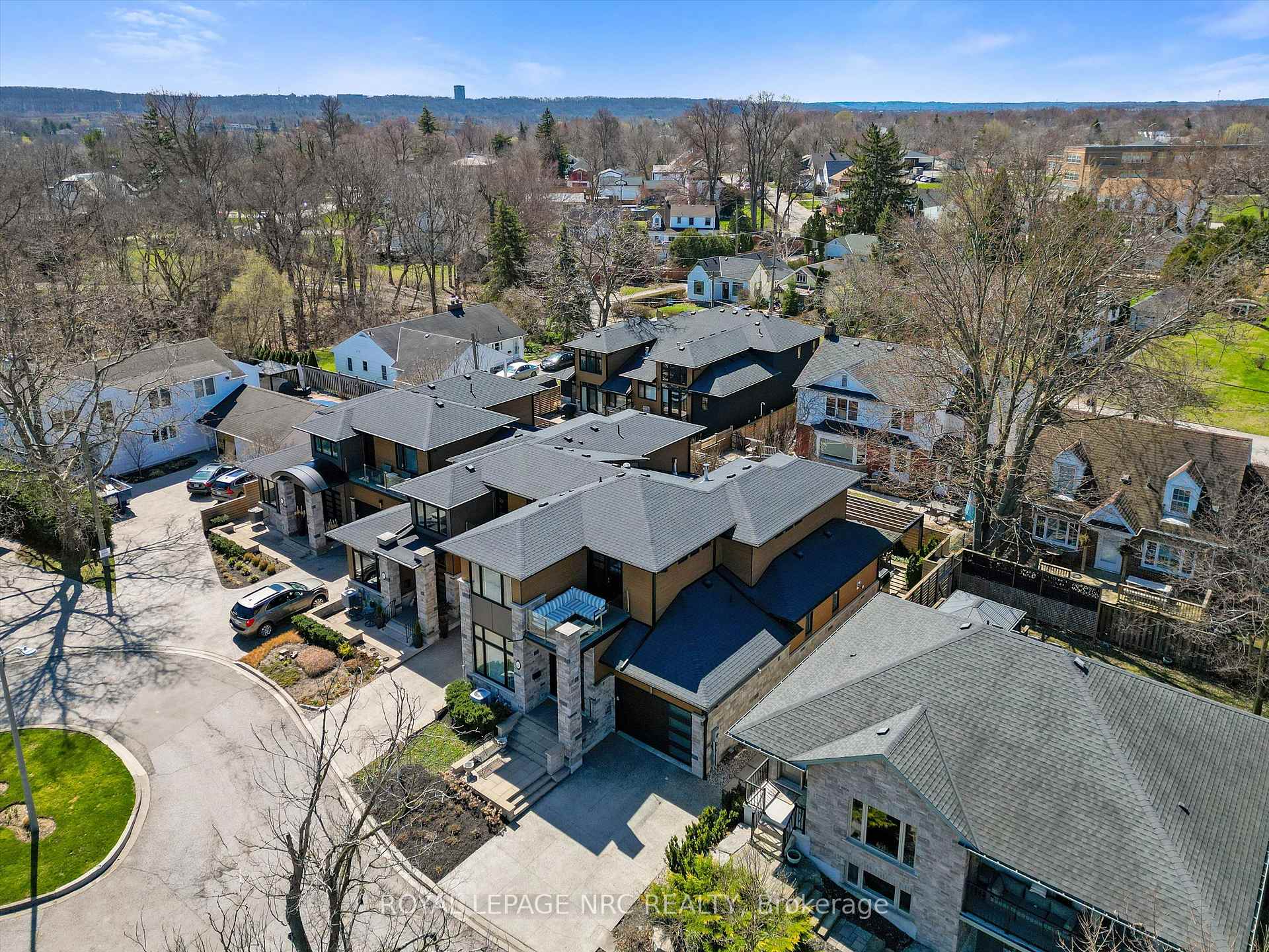 Photo 3 of 6 Rodman Hall Drive, St. Catharines, Western Hill — HOMEH
