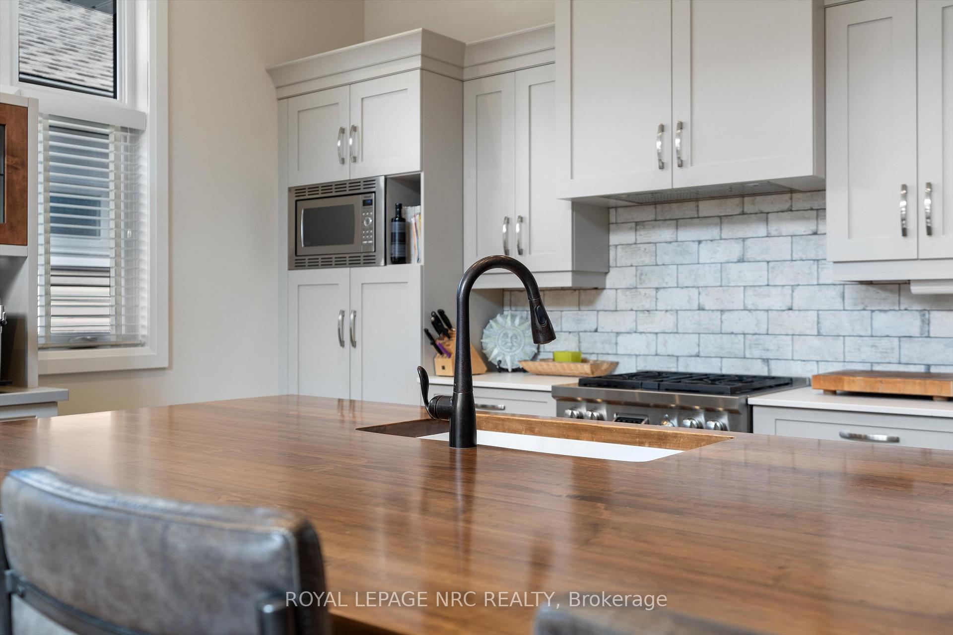 Photo 13 of 6 Rodman Hall Drive, St. Catharines, Western Hill — HOMEH