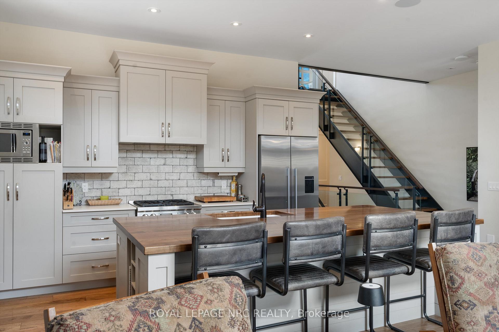 Photo 15 of 6 Rodman Hall Drive, St. Catharines, Western Hill — HOMEH