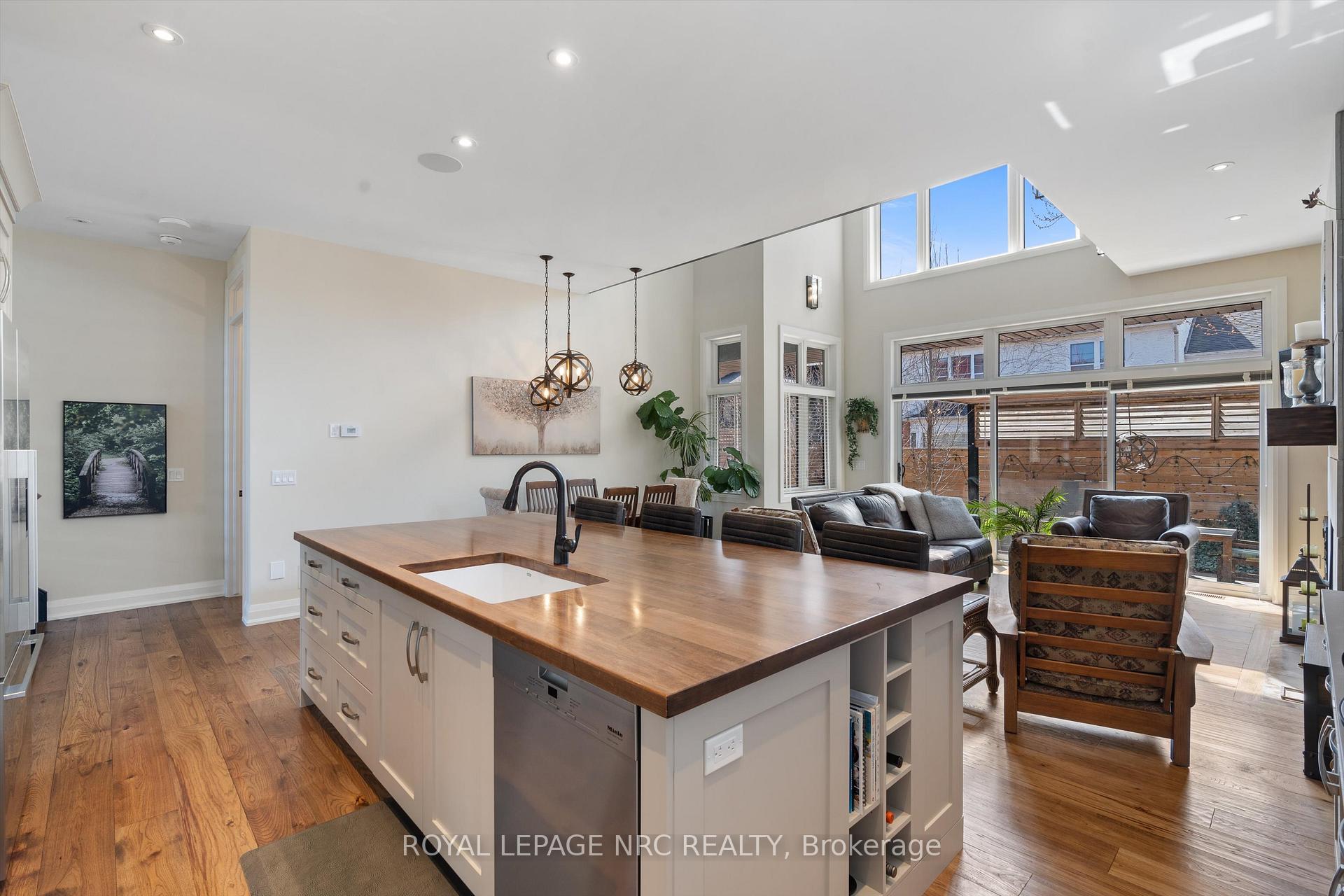 Photo 16 of 6 Rodman Hall Drive, St. Catharines, Western Hill — HOMEH