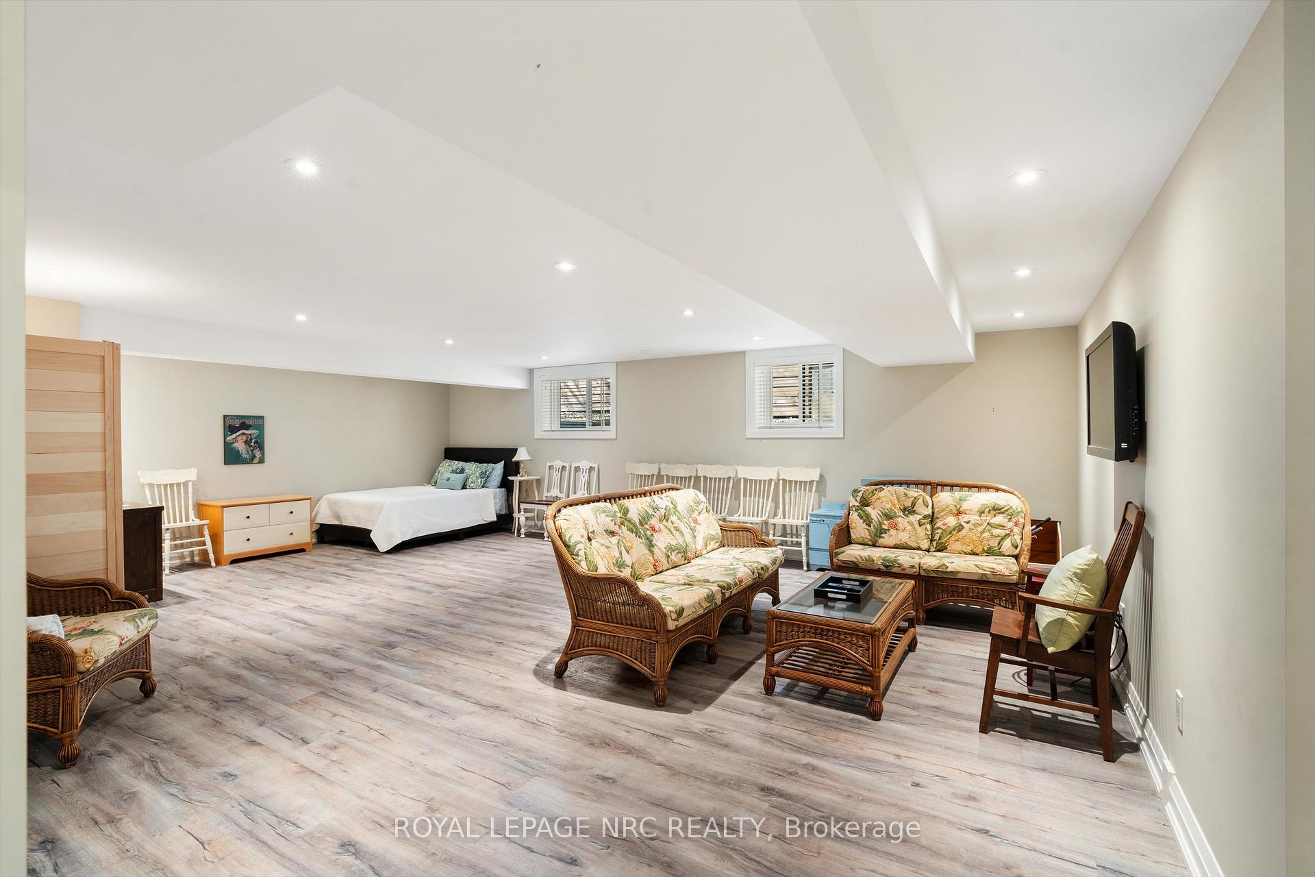 Photo 36 of 6 Rodman Hall Drive, St. Catharines, Western Hill — HOMEH