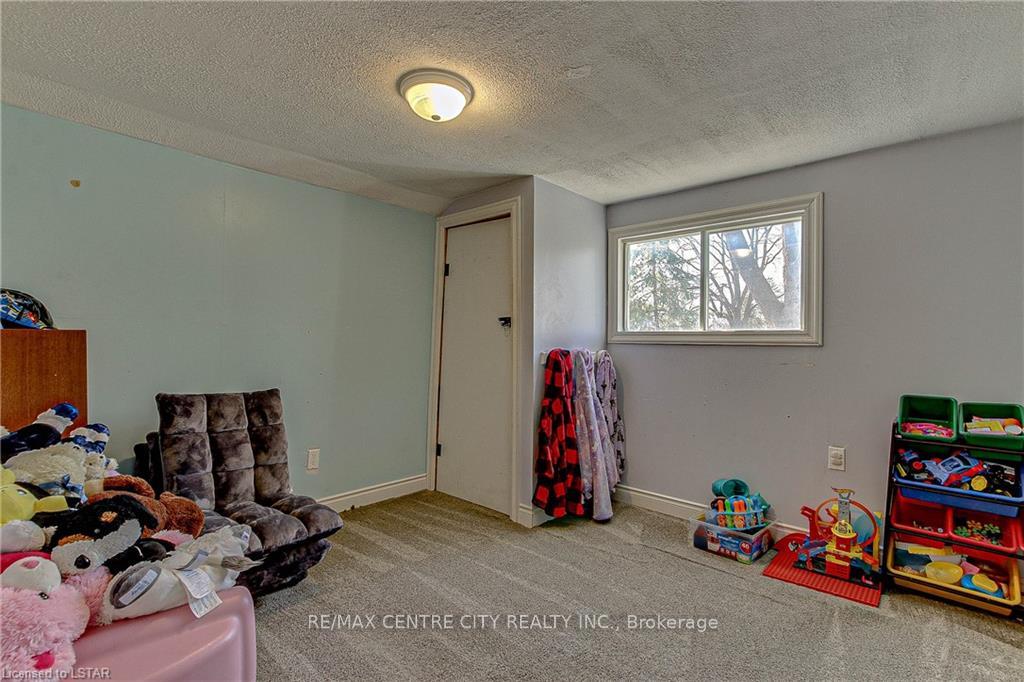 Photo 12 of 92 Hiawatha Street, St. Thomas — HOMEH