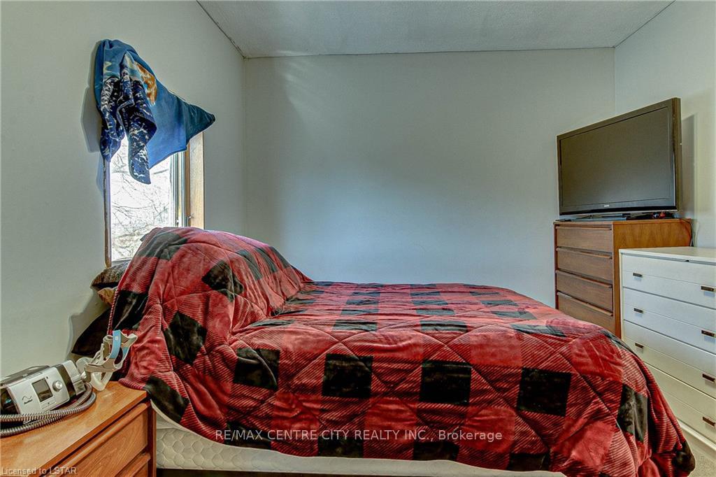 Photo 23 of 92 Hiawatha Street, St. Thomas — HOMEH