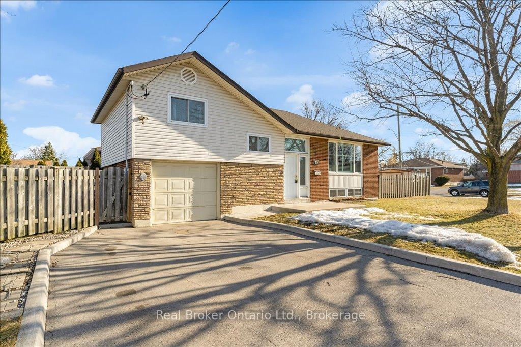 Photo 2 of 65 Cameo Avenue, Hamilton, Macassa — HOMEH